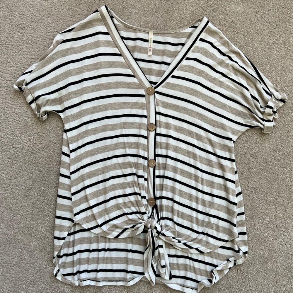 Button-down tie front top